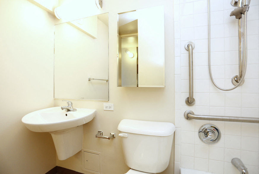Apartment Bathroom at 4700 Lake Park Apartments